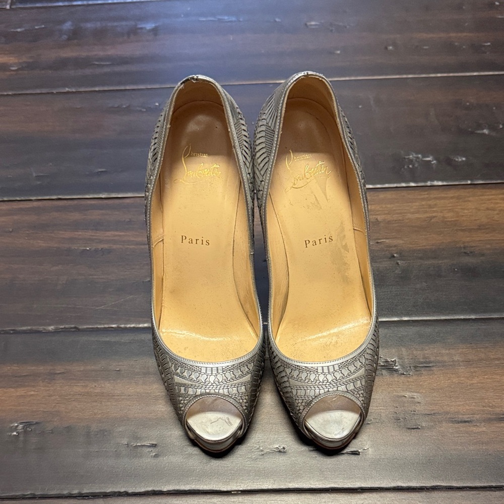 Christian Louboutin Metallic Silver Peep-Toe Pumps with Textured Pattern - Picture 2 of 6